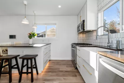 Kitchen Island Photo of 5865 Carter Road, Chilliwack, BC