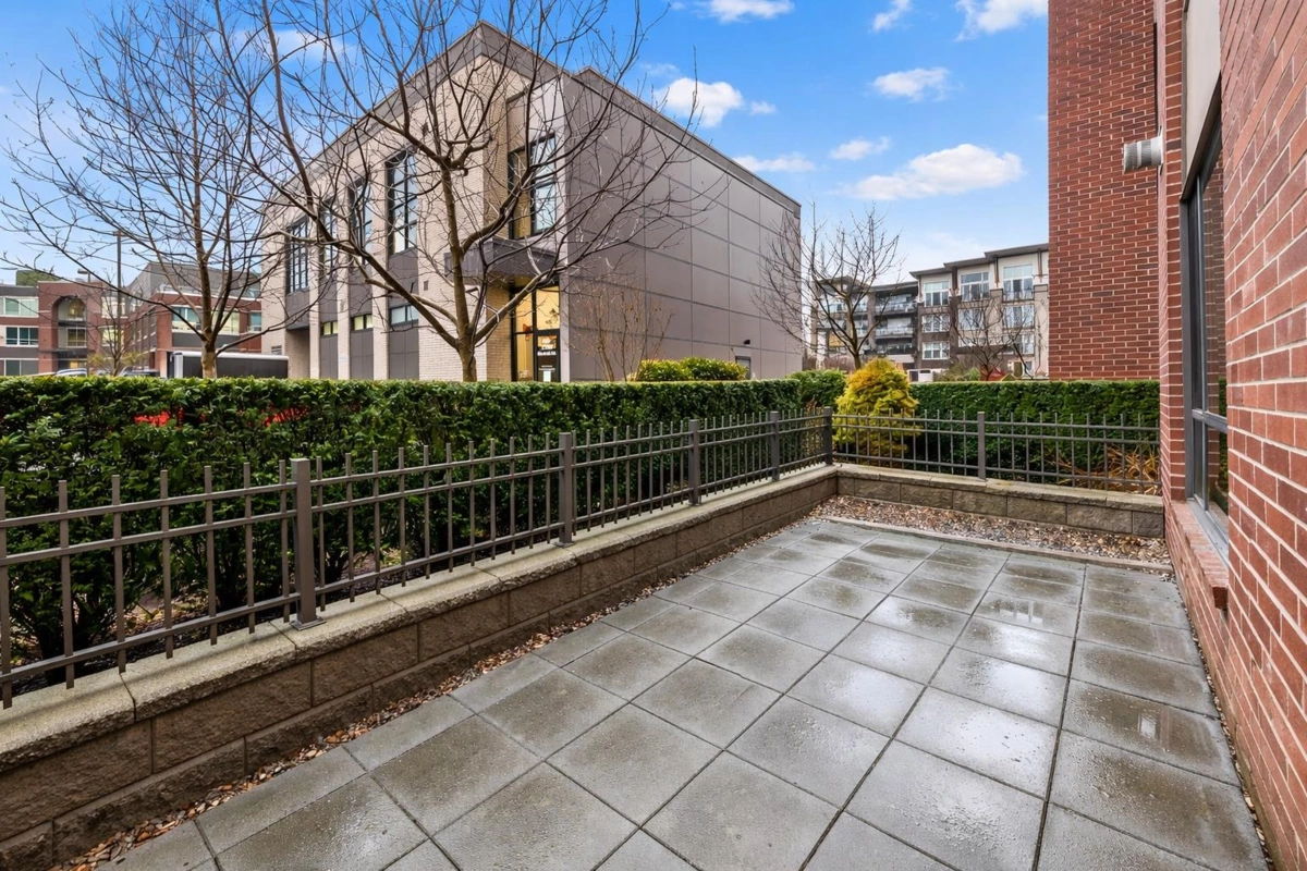 Entry Foyer Photo of 110 33540 Mayfair Avenue, Abbotsford, BC