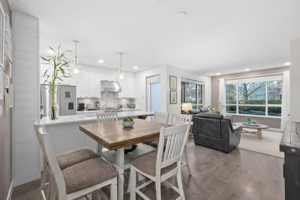 Family Room Photo of 110 33540 Mayfair Avenue, Abbotsford, BC