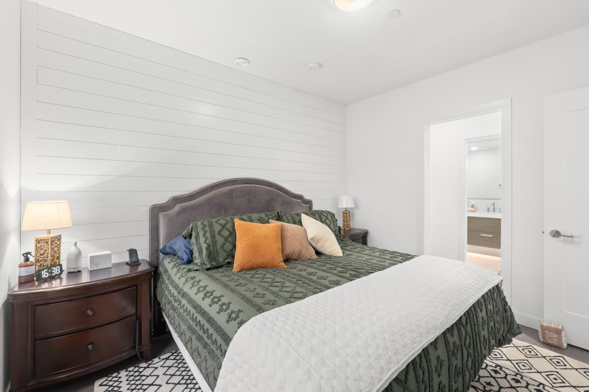 Primary Bathroom Photo of 110 33540 Mayfair Avenue, Abbotsford, BC