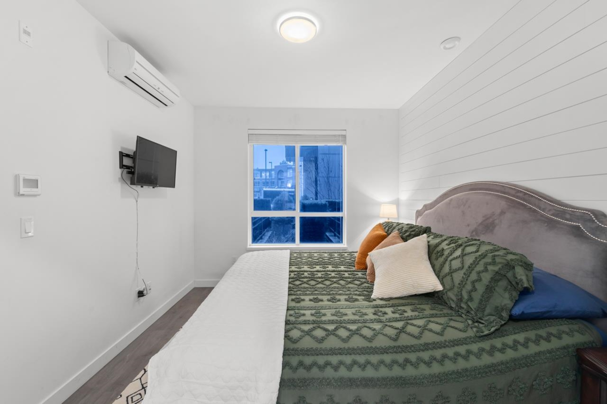 Walk-In Closet Photo of 110 33540 Mayfair Avenue, Abbotsford, BC