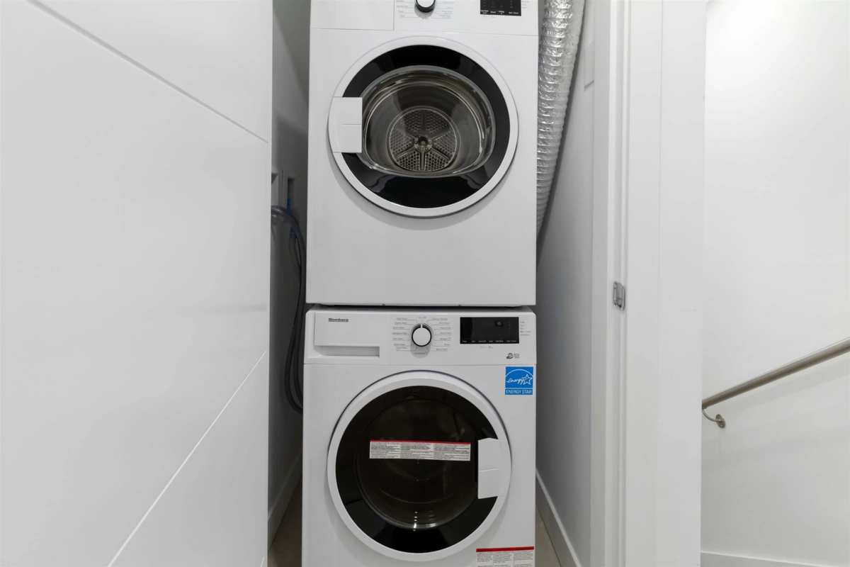 Entry Foyer Photo of 507 823 Carnarvon Street, New Westminster, BC