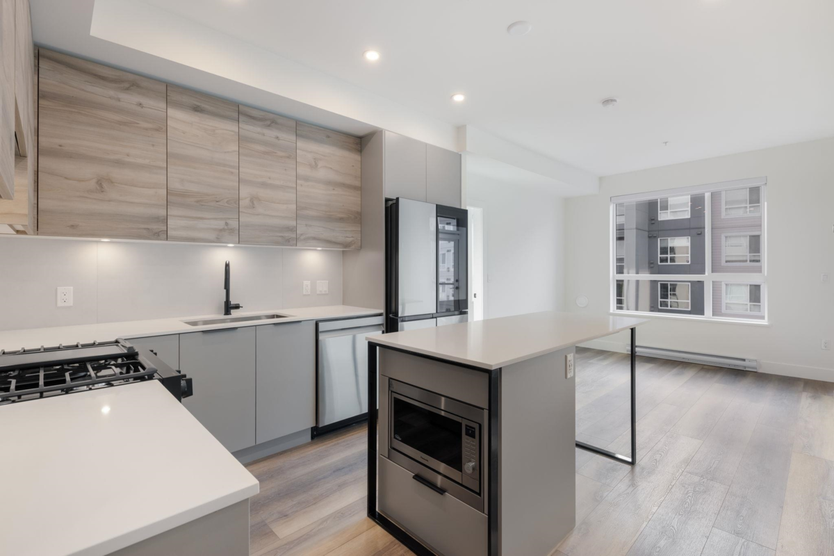 Exterior Rear Photo of 401 30494 Cardinal Avenue, Abbotsford, BC