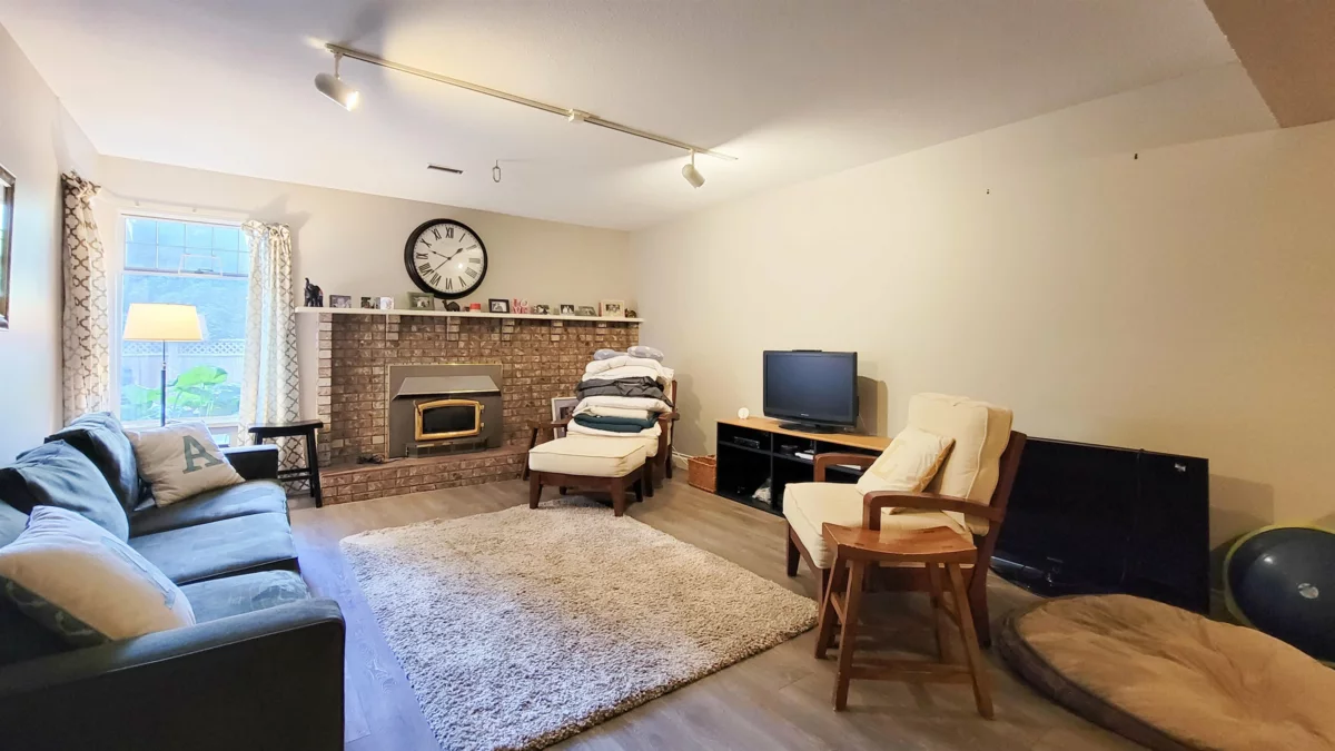 Breakfast Nook Photo of 3595 Wellington Crescent, North Vancouver, BC