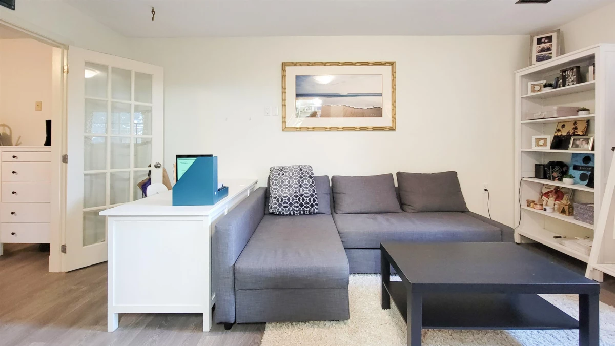 Guest Bathroom Photo of 3595 Wellington Crescent, North Vancouver, BC