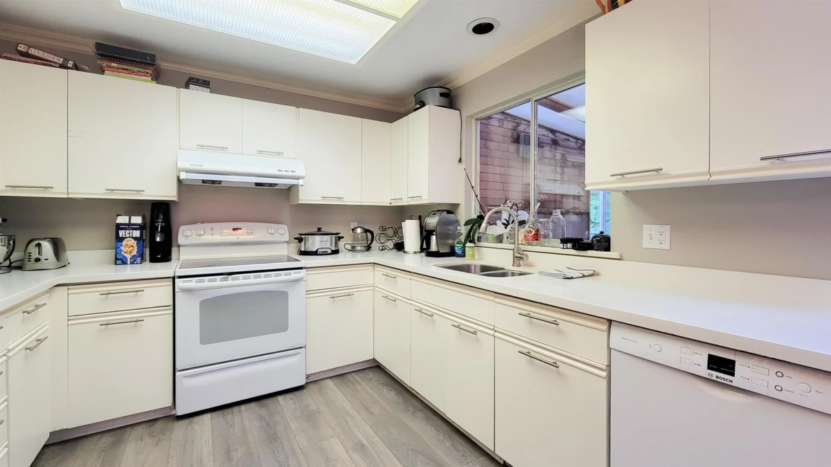 Outdoor Kitchen Photo of 3595 Wellington Crescent, North Vancouver, BC