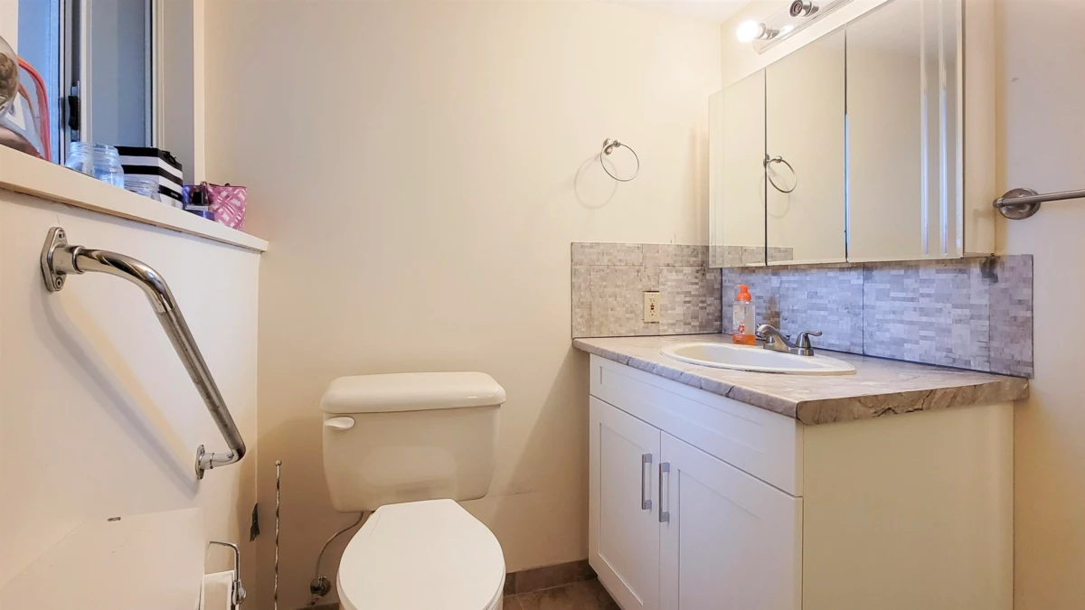 Powder Room Photo of 3595 Wellington Crescent, North Vancouver, BC