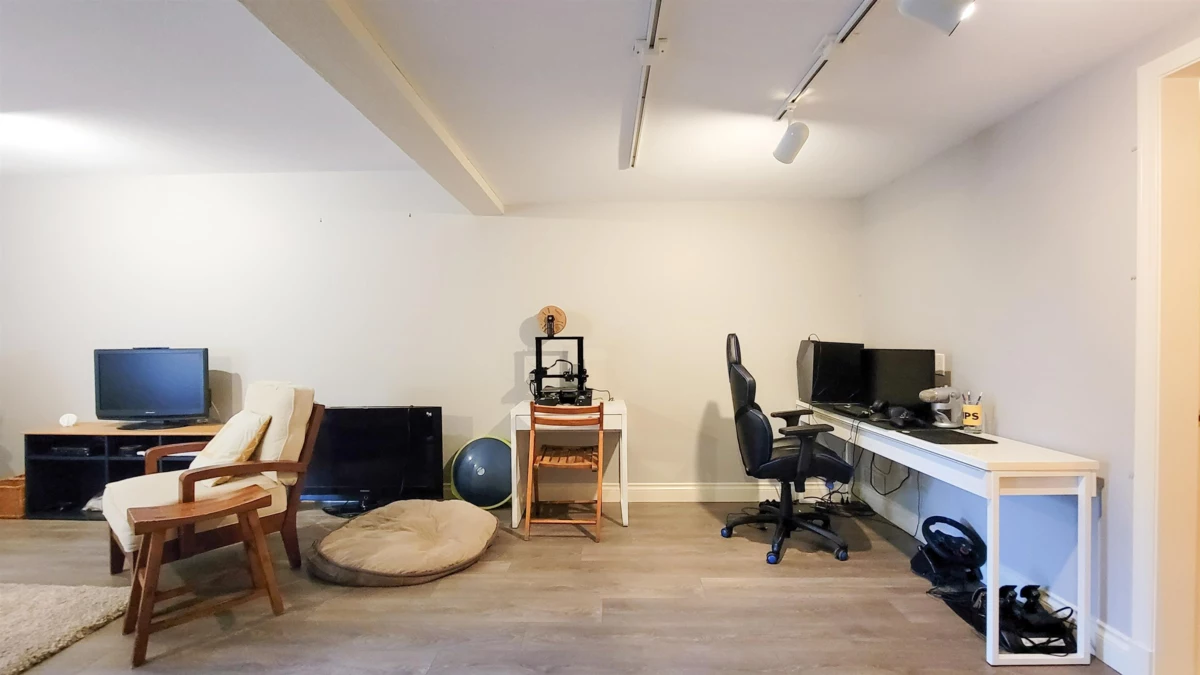 Primary Bathroom Photo of 3595 Wellington Crescent, North Vancouver, BC