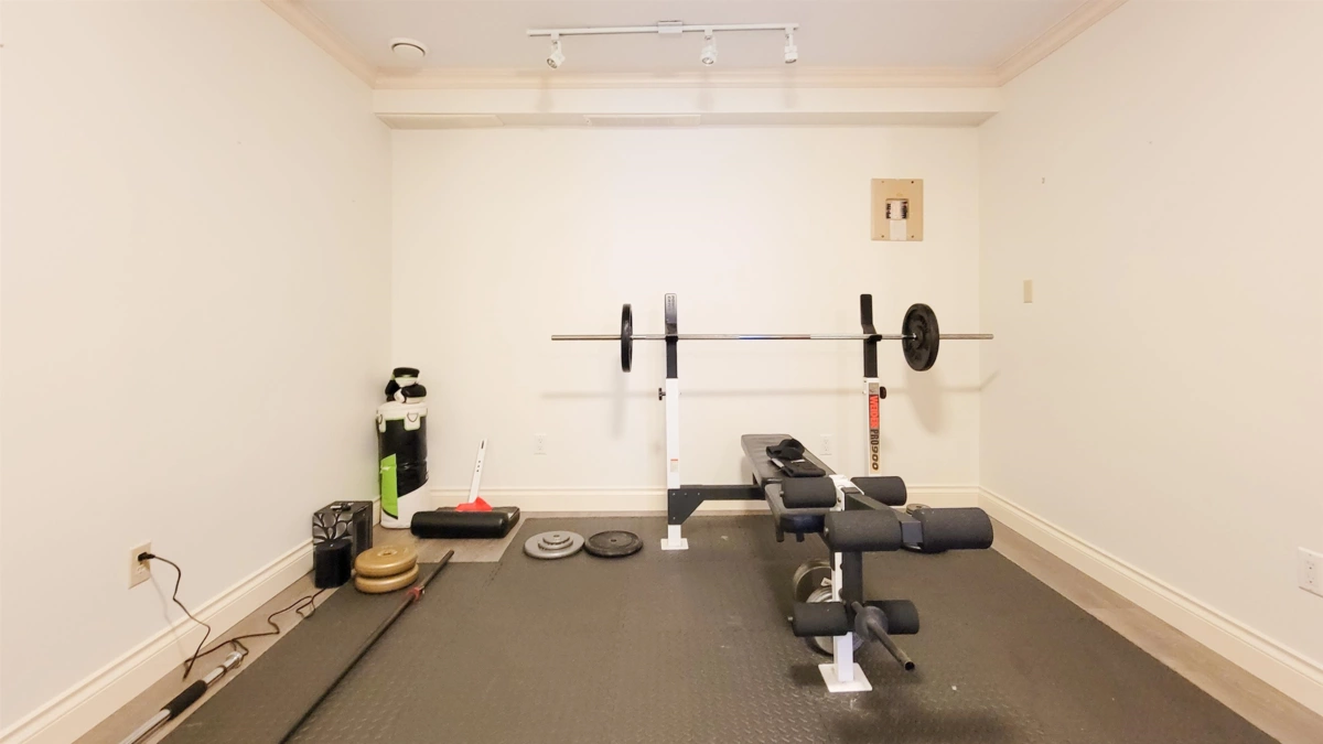 Walk-In Closet Photo of 3595 Wellington Crescent, North Vancouver, BC