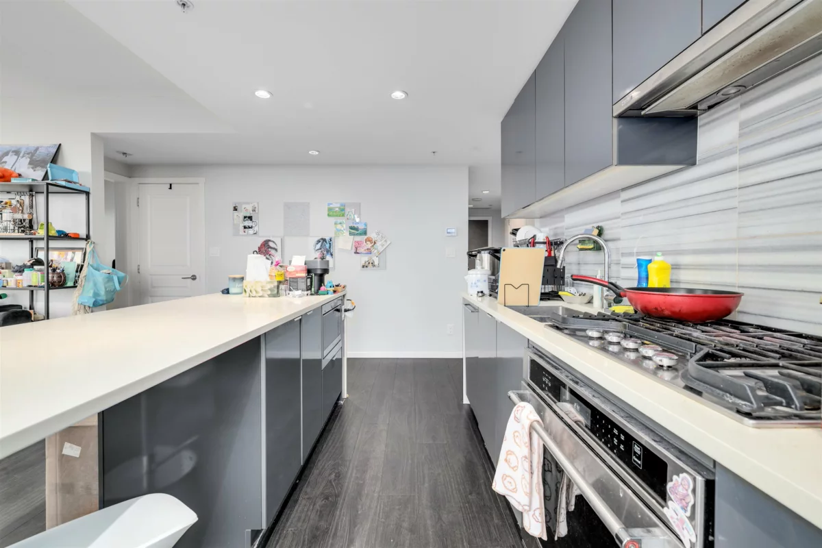 Kitchen Island Photo of 2907 5883 Barker Avenue, Burnaby, BC