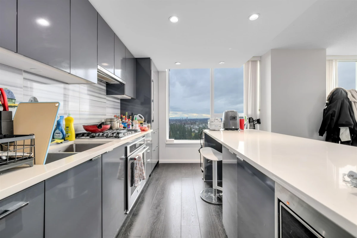 Kitchen Photo of 2907 5883 Barker Avenue, Burnaby, BC