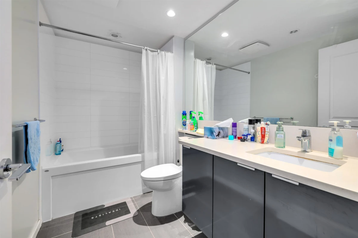 Primary Bathroom Photo of 2907 5883 Barker Avenue, Burnaby, BC