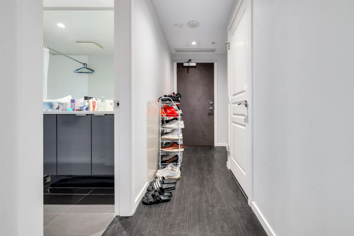 Walk-In Closet Photo of 2907 5883 Barker Avenue, Burnaby, BC