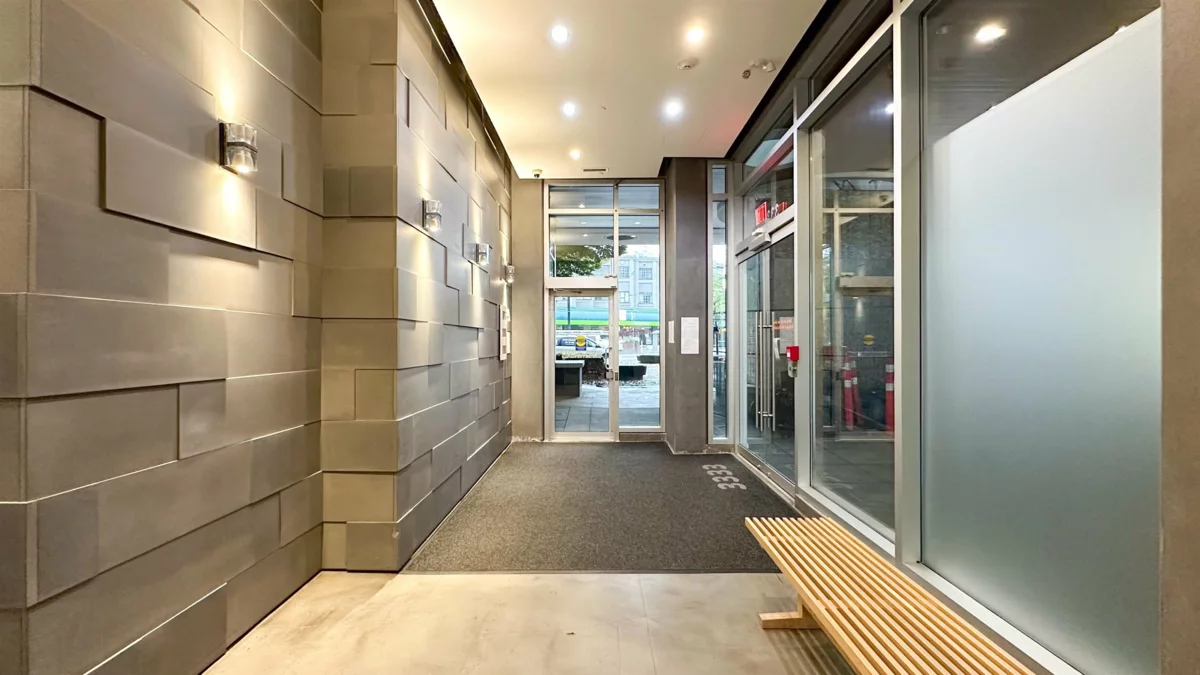 Entry Foyer Photo of 301 3333 Main Street, Vancouver, BC