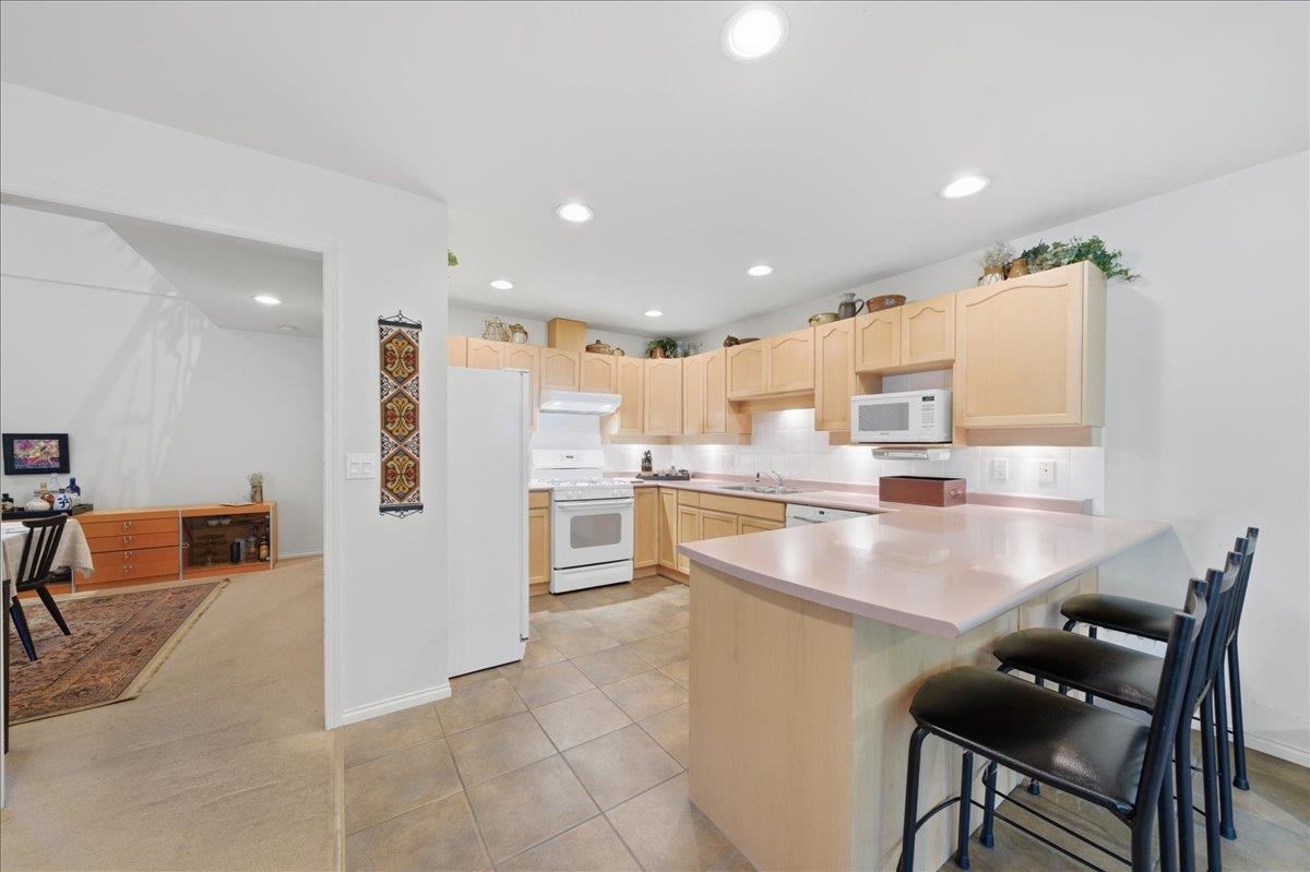 Breakfast Nook Photo of 14 11355 Cottonwood Drive, Maple Ridge, BC