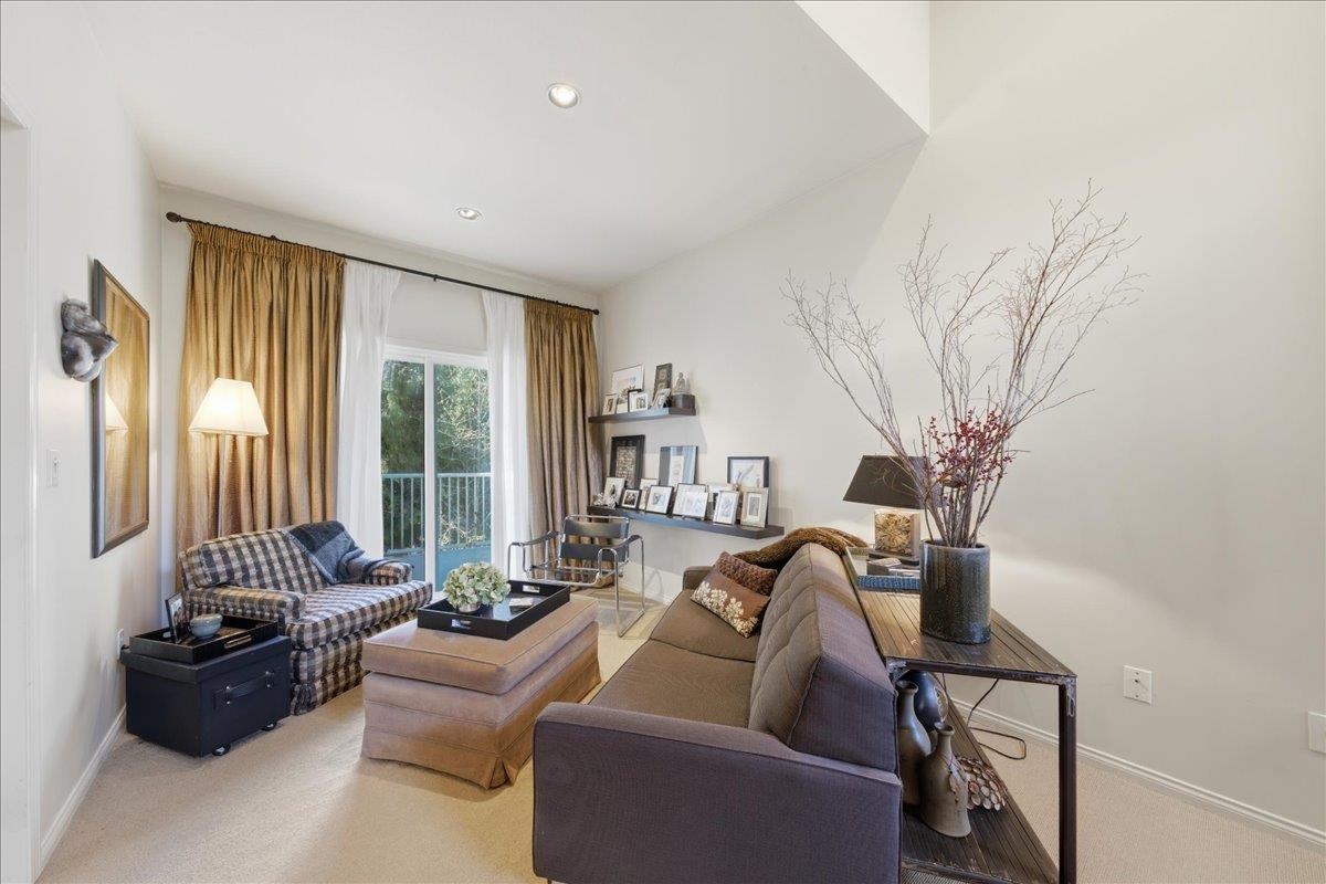 Kitchen Island Photo of 14 11355 Cottonwood Drive, Maple Ridge, BC