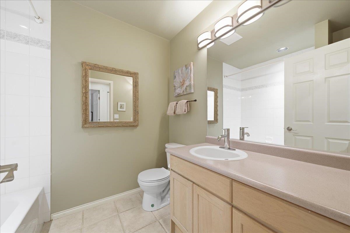 Mudroom Photo of 14 11355 Cottonwood Drive, Maple Ridge, BC