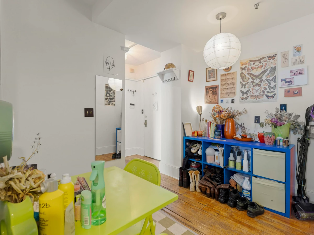 Kitchen Island Photo of 709 175 E Broadway, Vancouver, BC