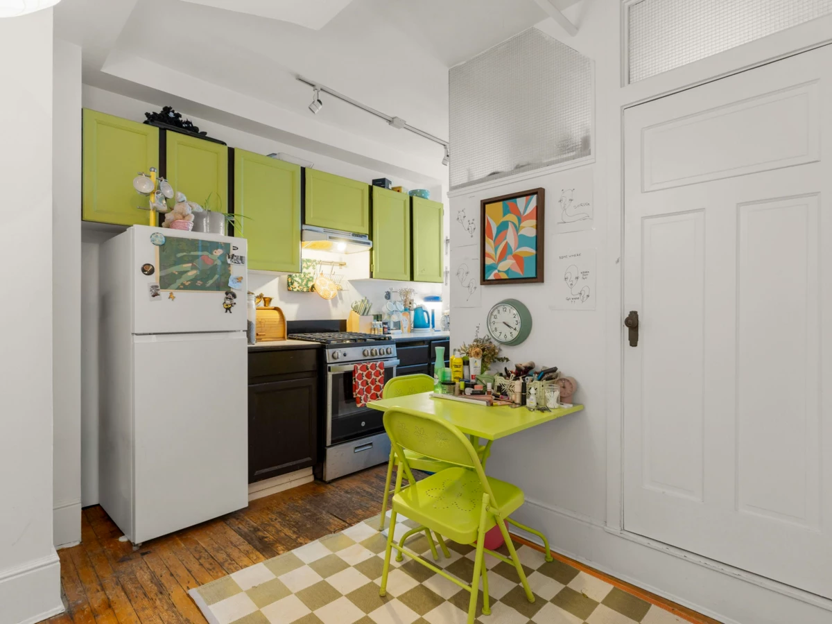 Kitchen Photo of 709 175 E Broadway, Vancouver, BC