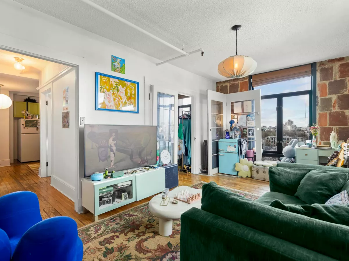 Walk-In Closet Photo of 709 175 E Broadway, Vancouver, BC