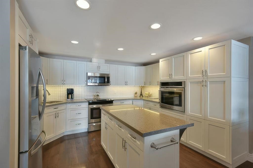 Breakfast Nook Photo of 508 Marine Drive, Gibsons, BC