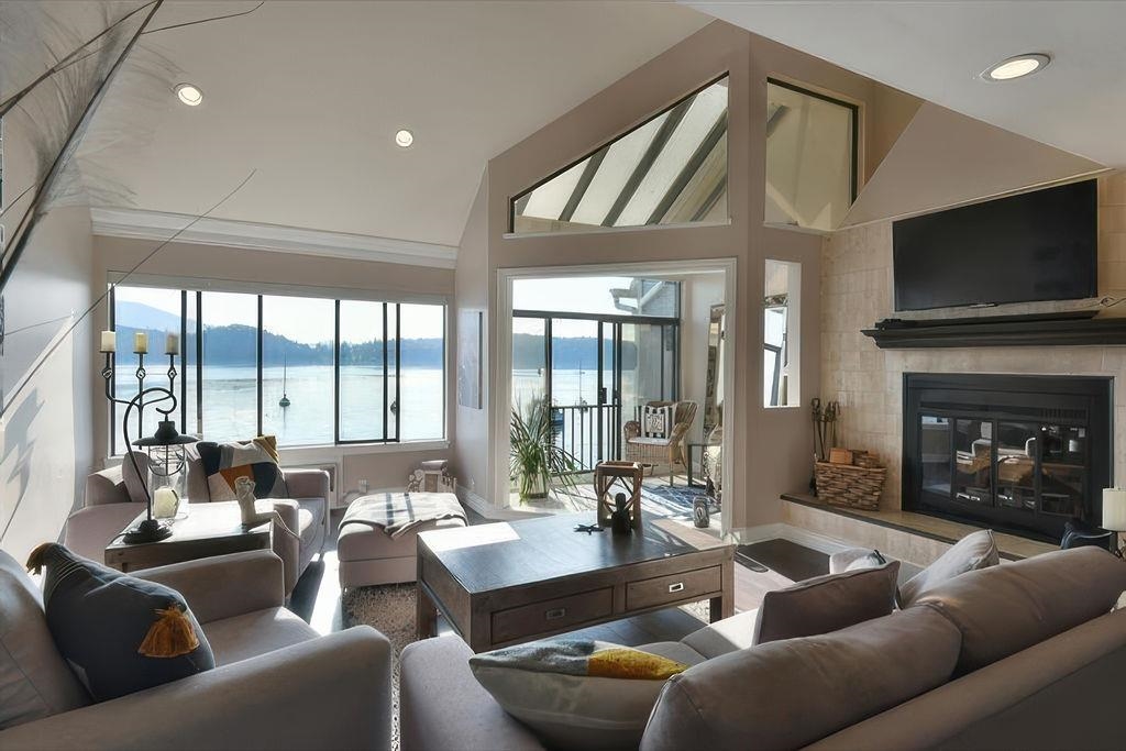 Kitchen Photo of 508 Marine Drive, Gibsons, BC