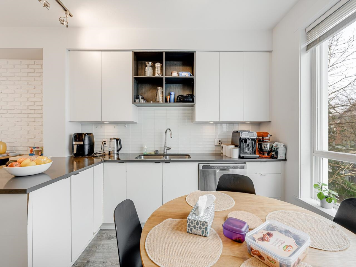 Kitchen Island Photo of 59 2310 Ranger Lane, Port Coquitlam, BC
