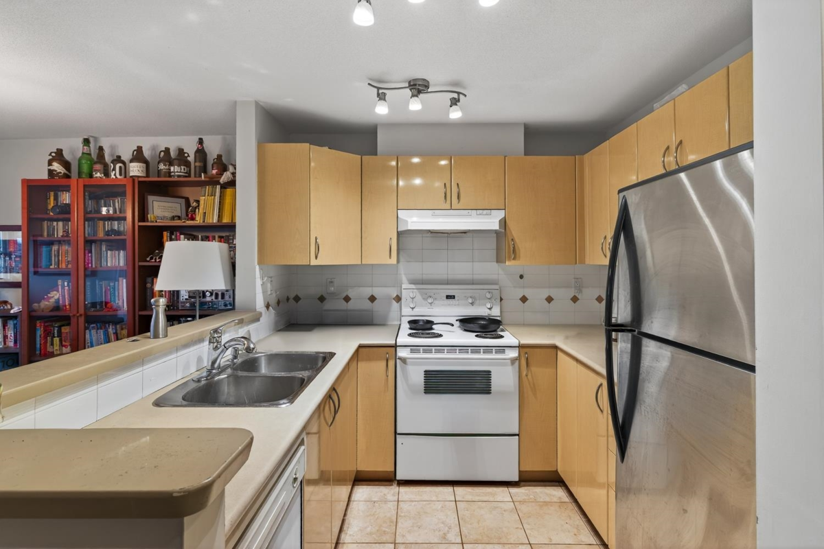 Breakfast Nook Photo of 106 2983 W 4th Avenue, Vancouver, BC