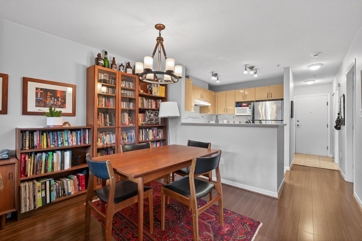Dining Area Photo of 106 2983 W 4th Avenue, Vancouver, BC