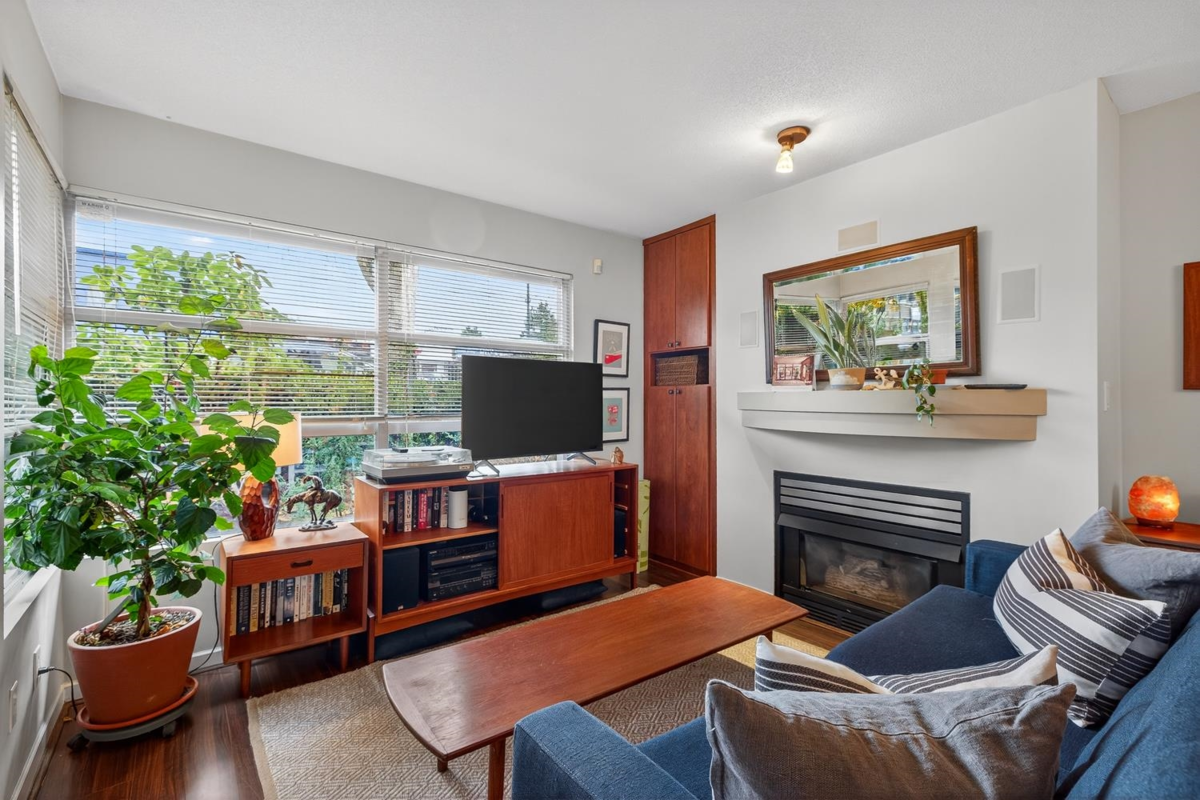 Living Room Photo of 106 2983 W 4th Avenue, Vancouver, BC