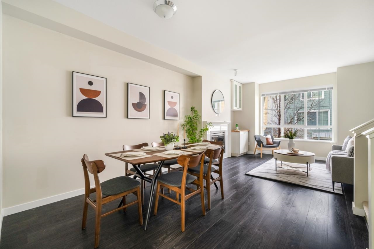 Kitchen Island Photo of 59 5510 Admiral Way, Ladner, BC