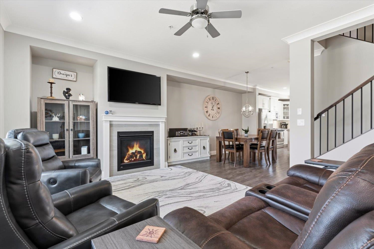 Dining Area Photo of 44695 Anglers Boulevard, Chilliwack, BC