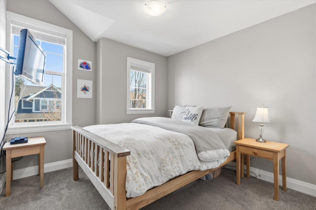 Entry Foyer Photo of 44695 Anglers Boulevard, Chilliwack, BC