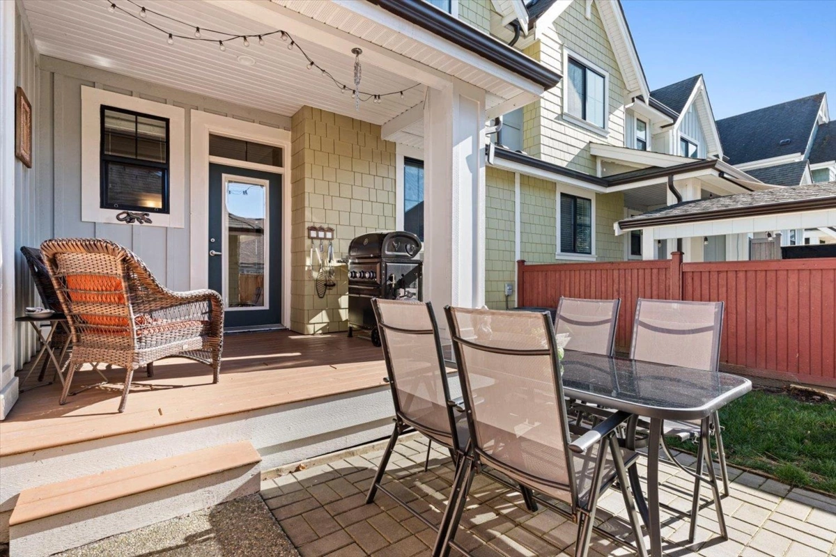 Swimming Pool Photo of 44695 Anglers Boulevard, Chilliwack, BC