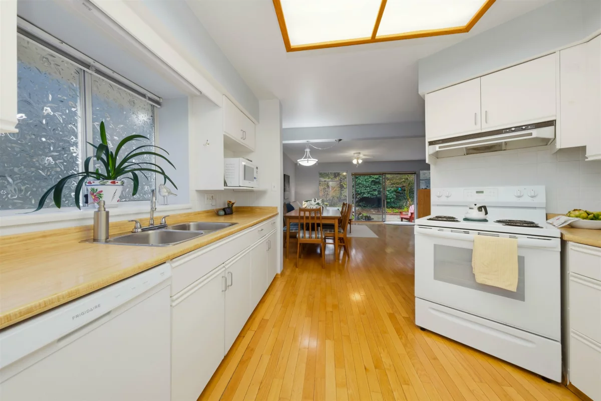 Breakfast Nook Photo of 1485 Percy Court, North Vancouver, BC