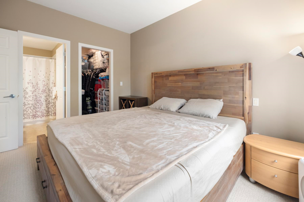 Basement Recreation Room Photo of 328 13277 108 Avenue, Surrey, BC