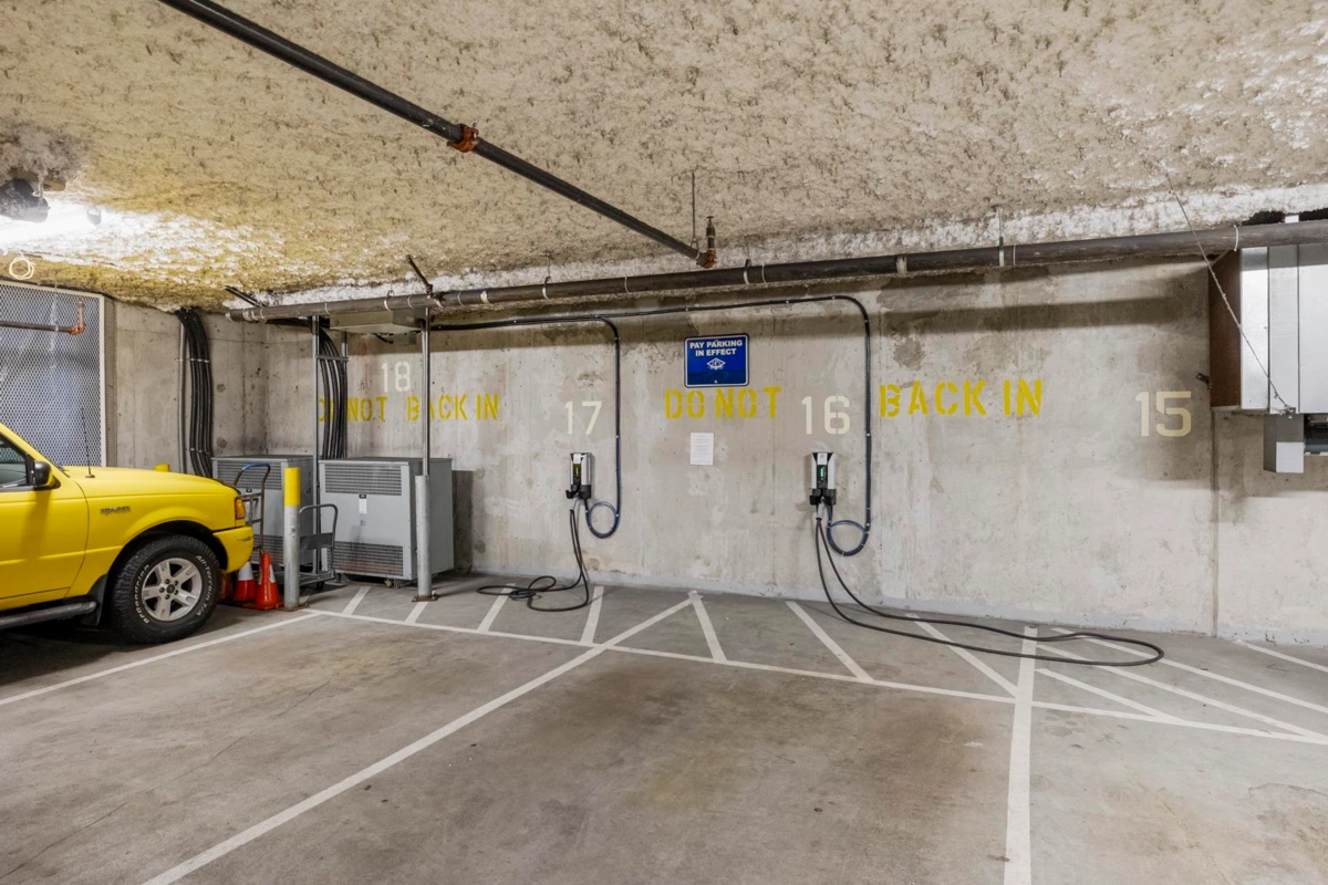 Front Yard Photo of 328 13277 108 Avenue, Surrey, BC