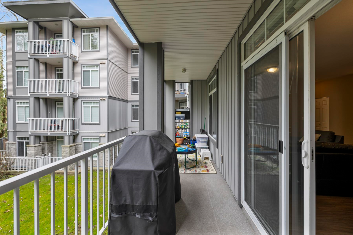 Guest Bathroom Photo of 328 13277 108 Avenue, Surrey, BC