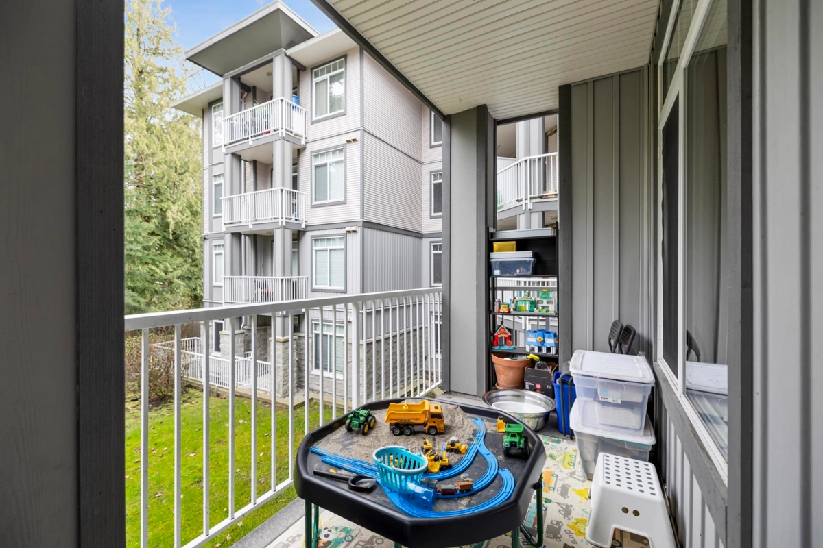 Outdoor Patio Photo of 328 13277 108 Avenue, Surrey, BC