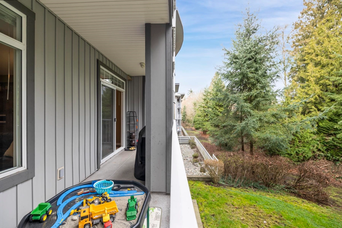 Powder Room Photo of 328 13277 108 Avenue, Surrey, BC