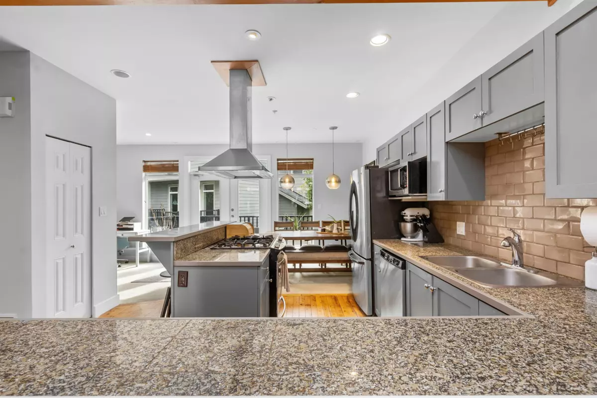Kitchen Photo of 19 39758 Government Road, Squamish, BC