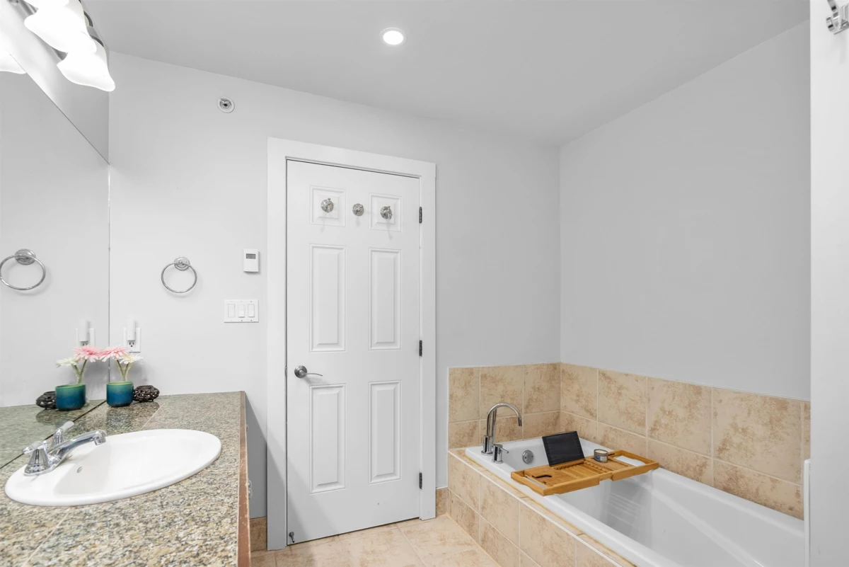 Laundry Room Photo of 19 39758 Government Road, Squamish, BC