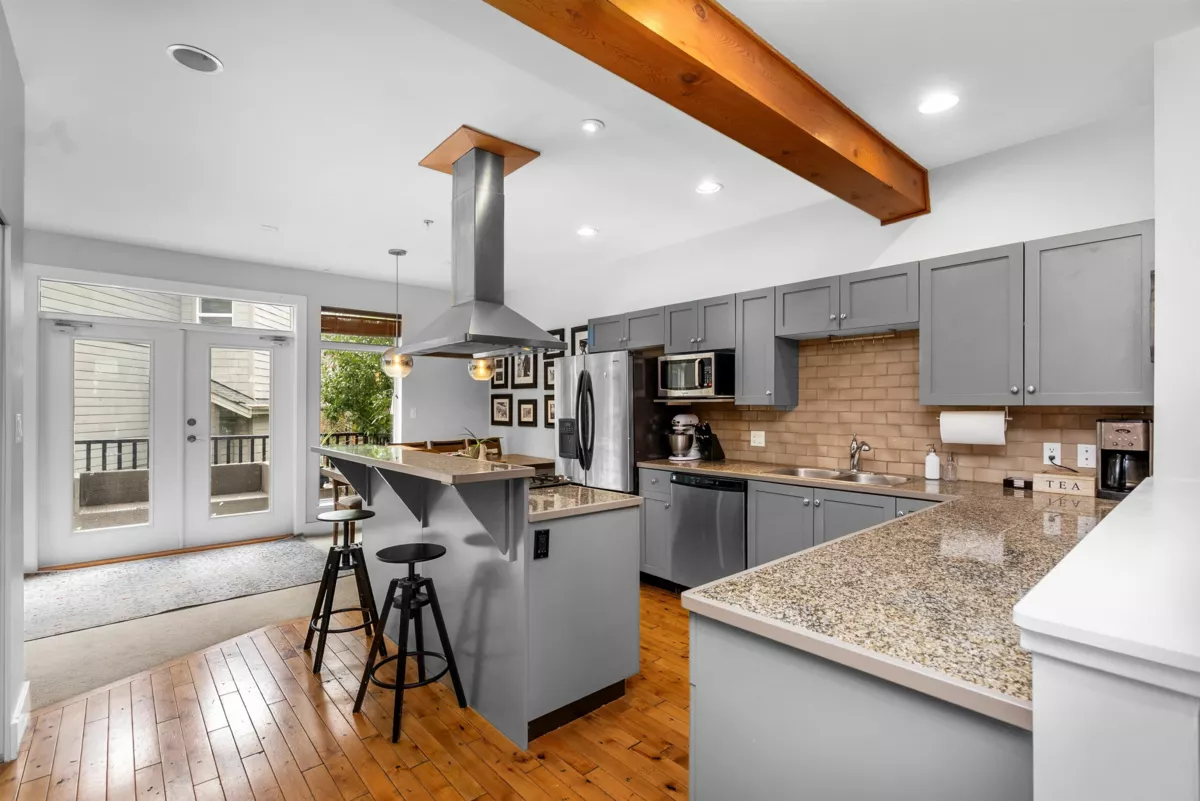 Living Room Photo of 19 39758 Government Road, Squamish, BC