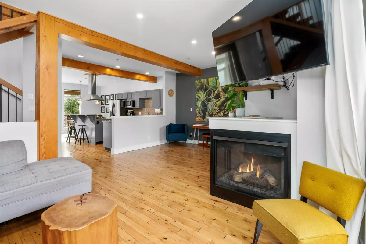 Walk-In Closet Photo of 19 39758 Government Road, Squamish, BC
