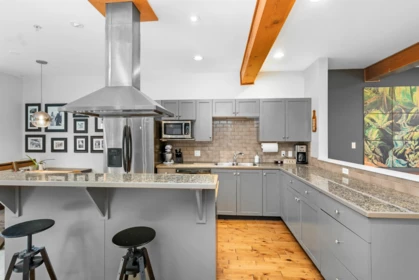 Kitchen Island Photo of 19 39758 Government Road, Squamish, BC