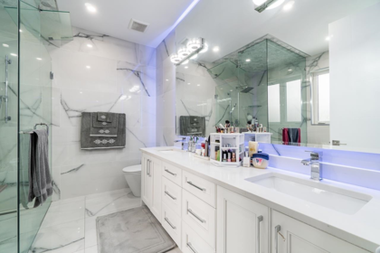Primary Bathroom Photo of 15969 106 Avenue, Surrey, BC