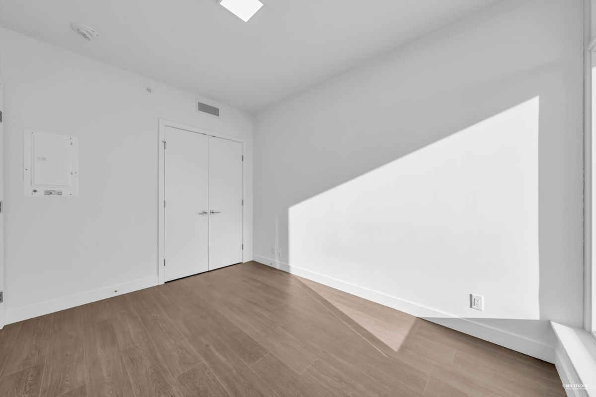 Hallway Photo of 1505 6511 Sussex Avenue, Burnaby, BC
