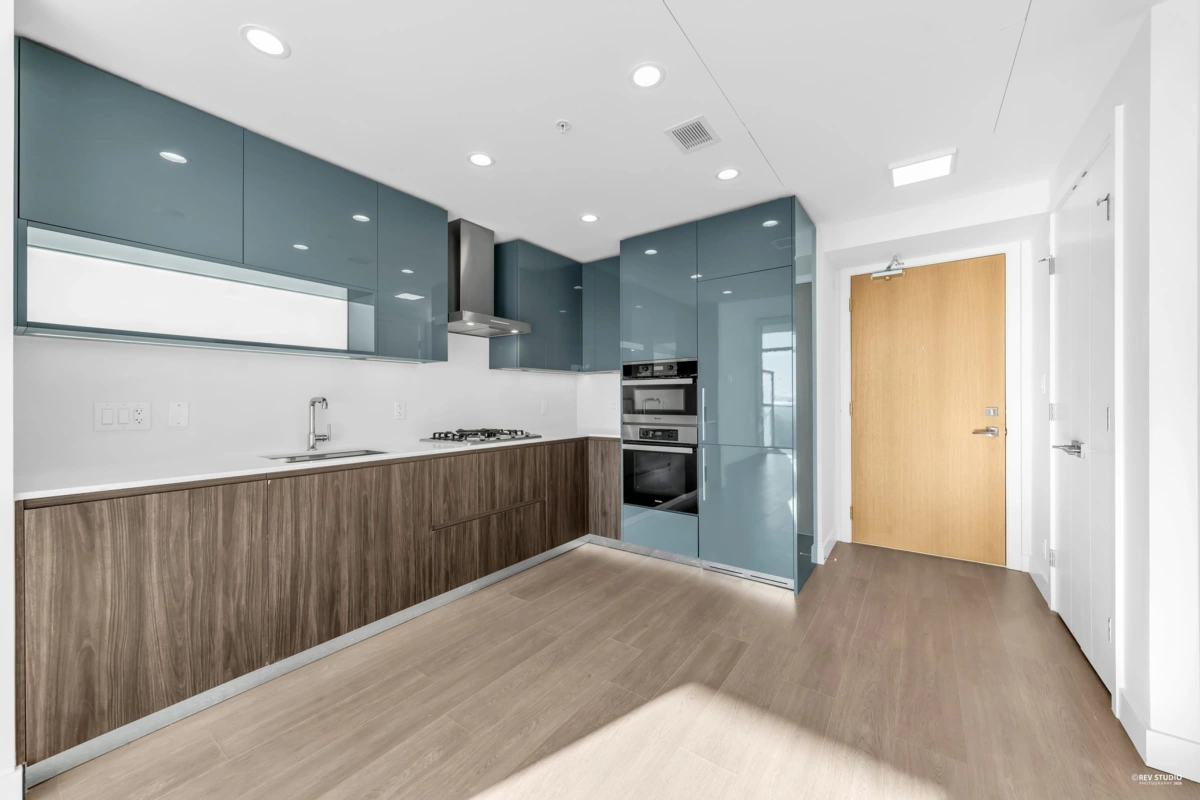 Kitchen Island Photo of 1505 6511 Sussex Avenue, Burnaby, BC