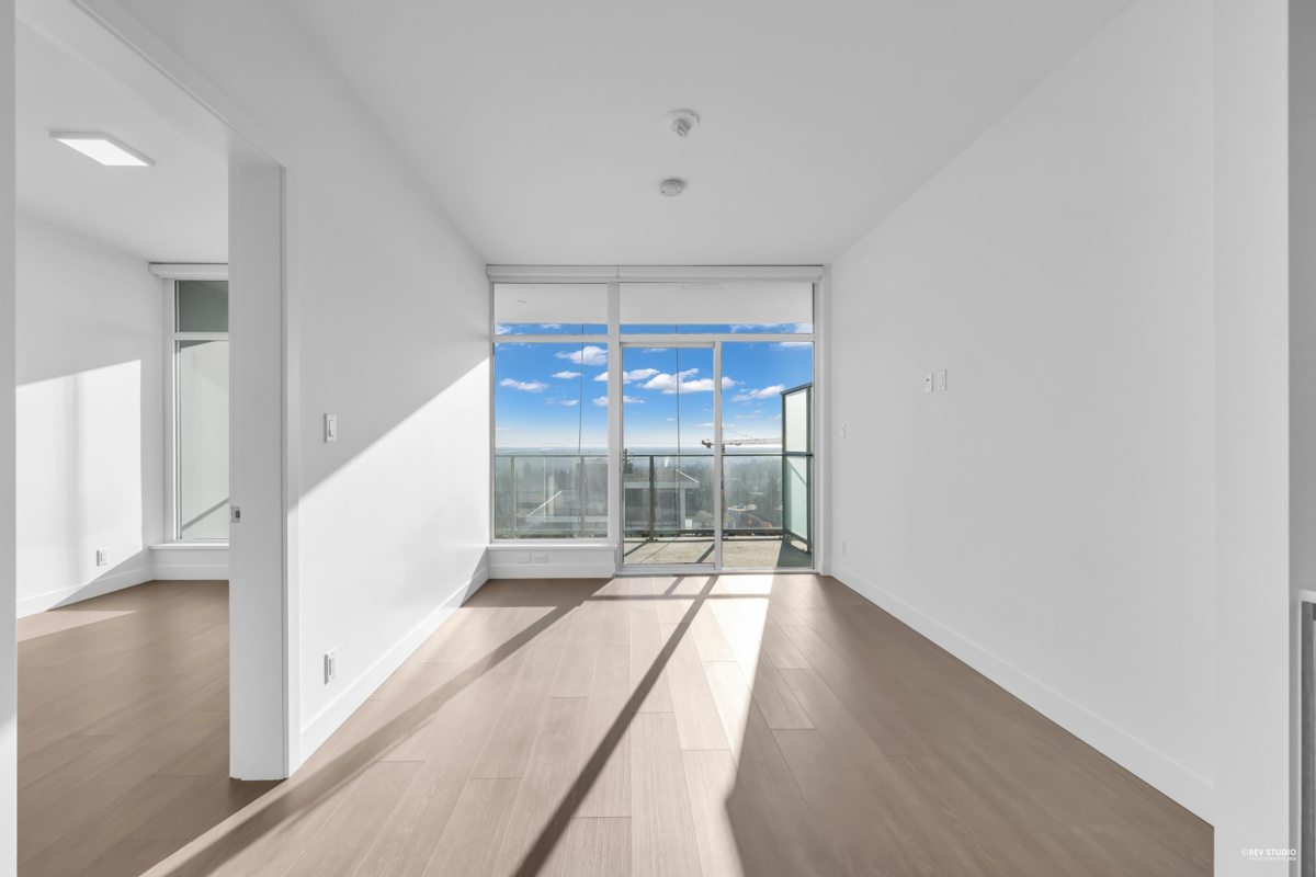 Walk-In Closet Photo of 1505 6511 Sussex Avenue, Burnaby, BC