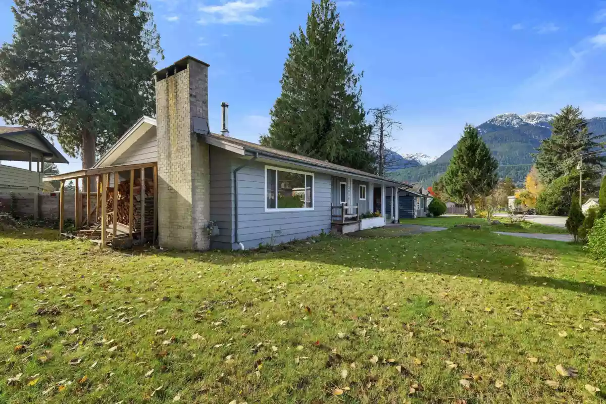 Hallway Photo of 2026 Garibaldi Way, Squamish, BC